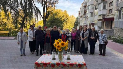 акція пам'яті, День пам'яті захисників, двір будинку