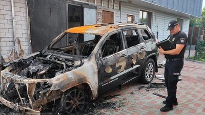 Поліцейські затримали підозрюваного у підпалі автівки депутата Чернігівської облради