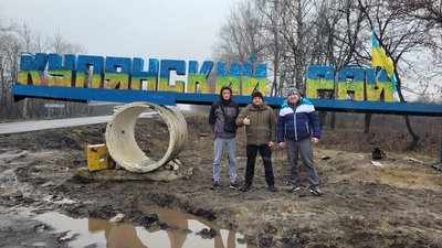 "З військовими ми жартуємо, на оптимізмі все тримається": волонтер Ігор Шевчук про поїздки на схід "З військовими ми жартуємо, на оптимізмі все тримається": волонтер Ігор Шевчук про поїздки на схід