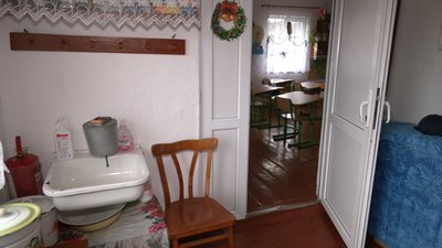Учні 17 шкіл на Львівщині користуються туалетами надворі Учні 17 шкіл на Львівщині користуються туалетами надворі