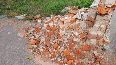 Пошкоджений обстрілами будинок "Слово": життя під час двох воєн Пошкоджений обстрілами будинок "Слово": життя під час двох воєн