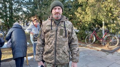 В громаді на Волині родинам військових роздали 400 продуктових наборів В громаді на Волині родинам військових роздали 400 продуктових наборів