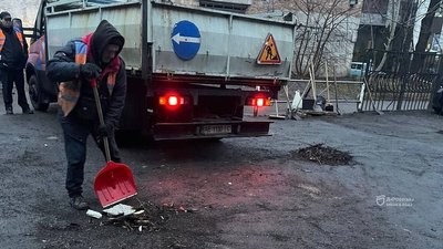 Розчистили територію та вивезли уламки. У Дніпрі ліквідували наслідки збиття російського дрона Розчистили територію та вивезли уламки. У Дніпрі ліквідували наслідки збиття російського дрона