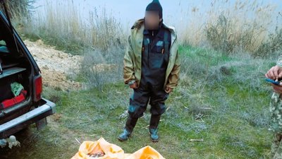 На Миколаївщини правоохоронці виявили рибалку, який незаконно ловив рибу На Миколаївщини правоохоронці виявили рибалку, який незаконно ловив рибу
