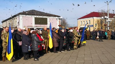 Дружили і загинули з різницею в день: на Черкащині прощалися з двома воїнами Дружили і загинули з різницею в день: на Черкащині прощалися з двома воїнами