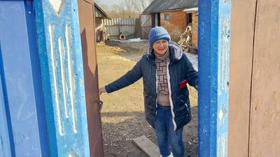 "Воюють, щоб не воювати дітям". На Сумщині бабуся виховує онуків, поки їхні батьки захищають країну "Воюють, щоб не воювати дітям". На Сумщині бабуся виховує онуків, поки їхні батьки захищають країну