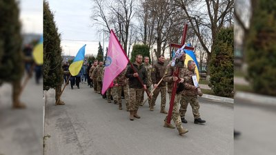 На Чернігівщині попрощалися з бійцем Василем Поповим На Чернігівщині попрощалися з бійцем Василем Поповим