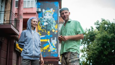 "Киця-захисниця": у Миколаєві створили мурал