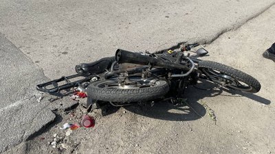 На Дніпропетровщині сталася ДТП за участі мотоцикла: загинули пасажирка, водій травмований На Дніпропетровщині сталася ДТП за участі мотоцикла: загинули пасажирка, водій травмований