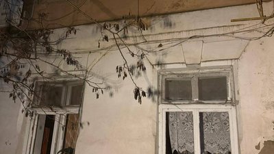 Вікна, будинок, обстріл