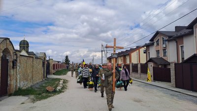 У Тернополі в останню дорогу провели бійця Андрія Мозіля