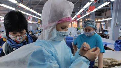 На Херсонщині Каховська швейна фабрика шитиме захисні костюми На Херсонщині Каховська швейна фабрика шитиме захисні костюми