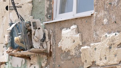 "Коли ти дістаєш елементи людей, ти всередині дуже змінюєшся. І мабуть сивини більше стає на голові". "Коли ти дістаєш елементи людей, ти всередині дуже змінюєшся. І мабуть сивини більше стає на голові".