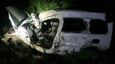 ДТП на Миколаївщині. Водія легковика затиснуло деталями авто