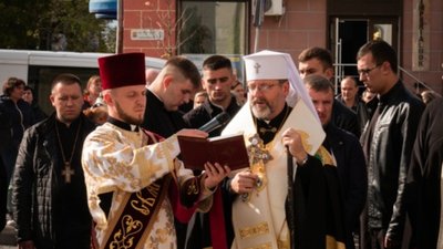 У Тернополі Глава УГКЦ Святослав Шевчук освятив п'ять автомобілів У Тернополі Глава УГКЦ Святослав Шевчук освятив п'ять автомобілів