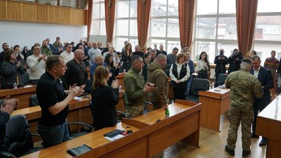 В Ужгороді відзнаками "За оборону України" нагородили двох захисників
