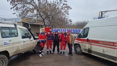Тернопільські бригади екстреної меддопомоги повернулася з Херсонщини Тернопільські бригади екстреної меддопомоги повернулася з Херсонщини