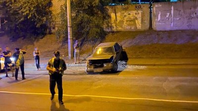 У Херсоні п’яний водій наїхав на бетонну електроопору