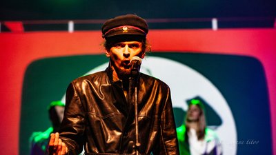 "Встановимо і повалимо пам‘ятник комунізму": вистава "Наркомати" від харківського тетару "Публіцист" "Встановимо і повалимо пам‘ятник комунізму": вистава "Наркомати" від харківського тетару "Публіцист"