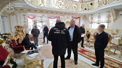 Правоохоронці повідомили про підозру депутату Берегівської районної ради