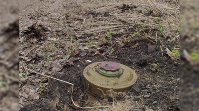 Ймовірно, протитанкова міна: в Іванівській громаді на Чернігівщині підірвався трактор Ймовірно, протитанкова міна: в Іванівській громаді на Чернігівщині підірвався трактор