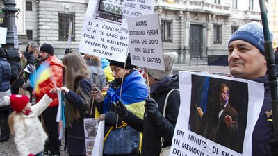 La Scala відкрила сезон російською оперою, а українці прийшли під театр із протестом La Scala відкрила сезон російською оперою, а українці прийшли під театр із протестом