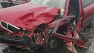 На виїзді з Харкова зіткнулися дві автівки: є травмований На виїзді з Харкова зіткнулися дві автівки: є травмований