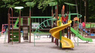 Перевірити чотири дитячих майданчики: у міськраді відповіли на петицію вінничанки Перевірити чотири дитячих майданчики: у міськраді відповіли на петицію вінничанки