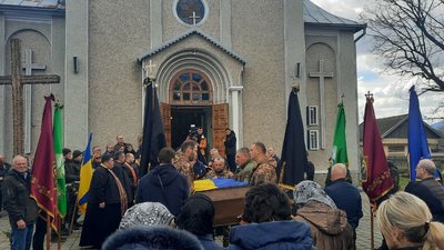 У Вигоді на Івано-Франківщині поховали військовослужбовця Анатолія Вертепного У Вигоді на Івано-Франківщині поховали військовослужбовця Анатолія Вертепного