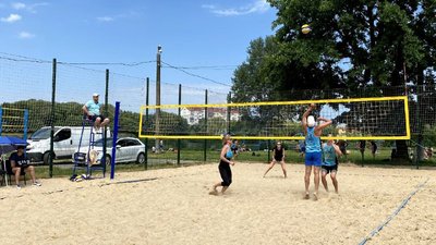 У Вінниці проходить благодійний турнір з пляжного волейболу У Вінниці проходить благодійний турнір з пляжного волейболу