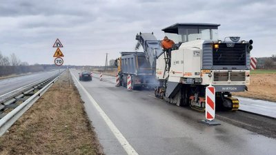 Волинські дорожники почали ремонтувати дорогу до пункту пропуску "Ягодин" Волинські дорожники почали ремонтувати дорогу до пункту пропуску "Ягодин"