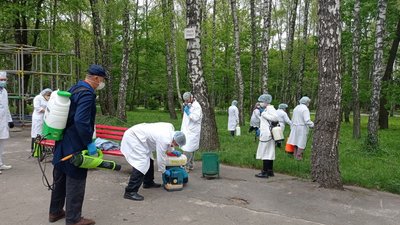 У Тернополі обробляли парк від кліщів