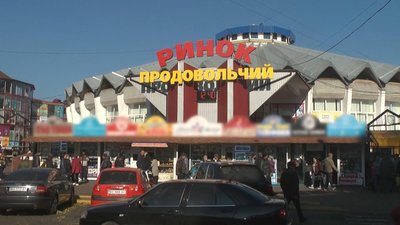 На Хмельницькому продовольчом ринку невакциновані працівники перестали ходити на роботу. На Хмельницькому продовольчом ринку невакциновані працівники перестали ходити на роботу.