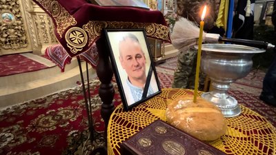 Від пасічника до розвідника: у Чернігові прощалися з Ігорем Сокоринським, який загинув під Бахмутом Від пасічника до розвідника: у Чернігові прощалися з Ігорем Сокоринським, який загинув під Бахмутом