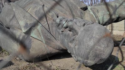 Демонтований пам'ятник Леніну в Запоріжжі: чи зможе він принести користь українській армії
