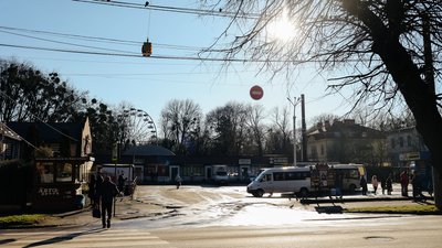 Який вигляд мала вулиця Садова у Чернівцях понад століття тому Який вигляд мала вулиця Садова у Чернівцях понад століття тому