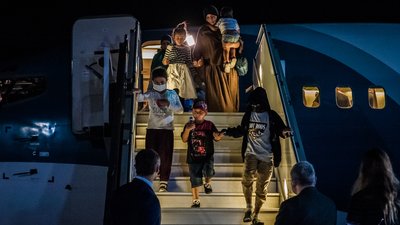 "У тилу" ІДІЛ: як Україна повертає дружин та дітей бойовиків із сирійських таборів