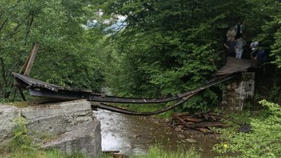 У Виженці обвалився міст