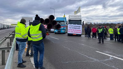 Протест українських перевізників 20 лютого 2024 року на ПП Краківець-Корчова" Протест українських перевізників 20 лютого 2024 року на ПП Краківець-Корчова"