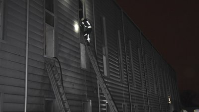 Пожежа на СТО в Одесі. Пошкоджене перекриття між двома поверхами