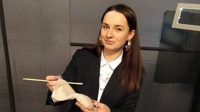 Тернополянка виготовляє тканинні ляльки за портретами людей