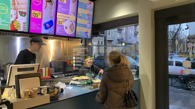Berlin Street Food відновив роботу після ракетних ударів 23 січня, лютий 2024 року, Харків
