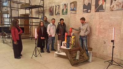 Арт-проєкт "Мистецтво перемагає смерть": у Житомирі художники показали розмальовані ними гільзи від снарядів Арт-проєкт "Мистецтво перемагає смерть": у Житомирі художники показали розмальовані ними гільзи від снарядів