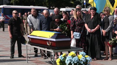 У Рівному попрощалися із снайпером Юрієм Кубаєм У Рівному попрощалися із снайпером Юрієм Кубаєм