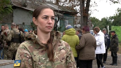 Матір танкіста, який стримував наступ росіян на Чернігів, знайшла місце його загибелі Матір танкіста, який стримував наступ росіян на Чернігів, знайшла місце його загибелі
