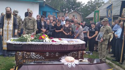 На Тернопільщині попрощалися з військовослужбовцем