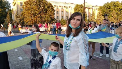 Освітяни Лисичанська започаткували патріотичну онлайн-акцію