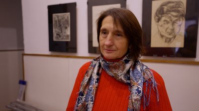 Волонтери передали кілька сотен книг розбомбленій бібліотеці у Чернігові Волонтери передали кілька сотен книг розбомбленій бібліотеці у Чернігові