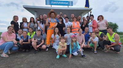 Волиняни заквітчали чорнобривцями 2 кілометри дороги Волиняни заквітчали чорнобривцями 2 кілометри дороги