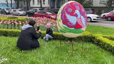 "Додають атмосфери свята": у Рівному облаштували Писанковий сад "Додають атмосфери свята": у Рівному облаштували Писанковий сад